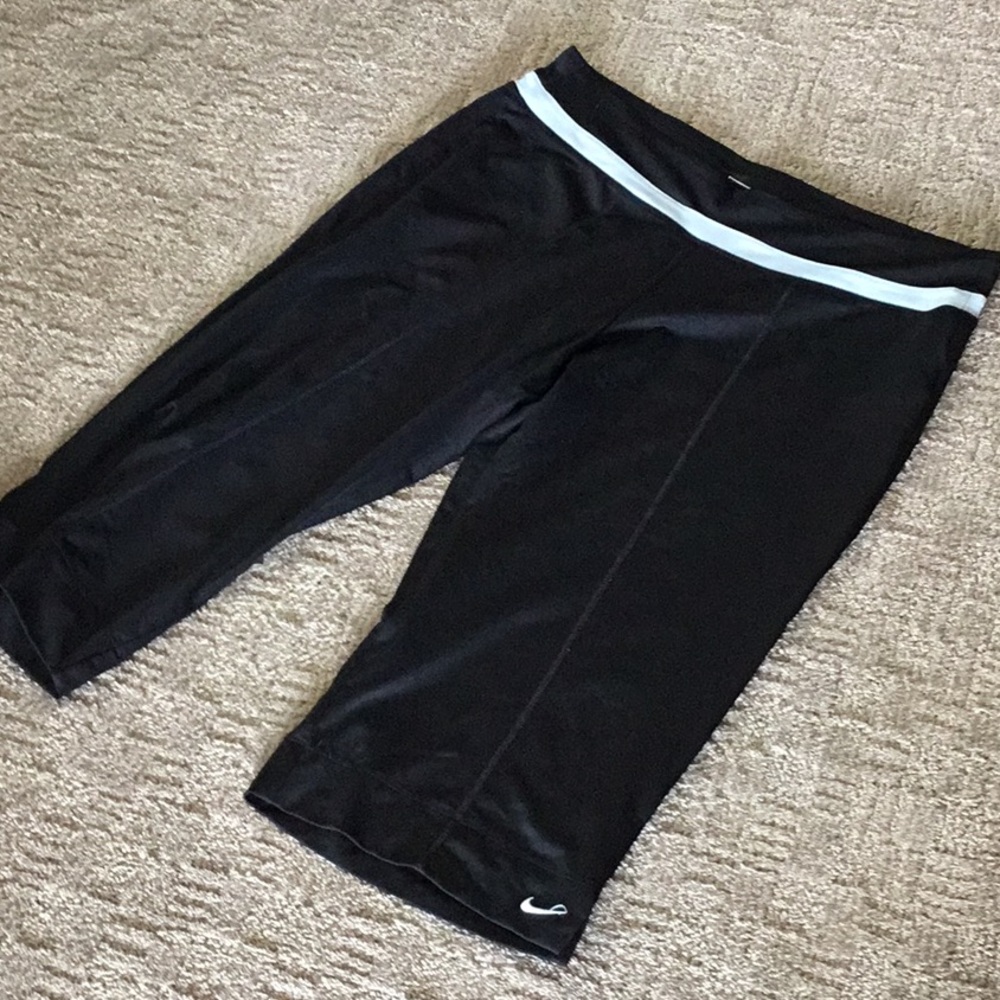 Nike black size XL Capris